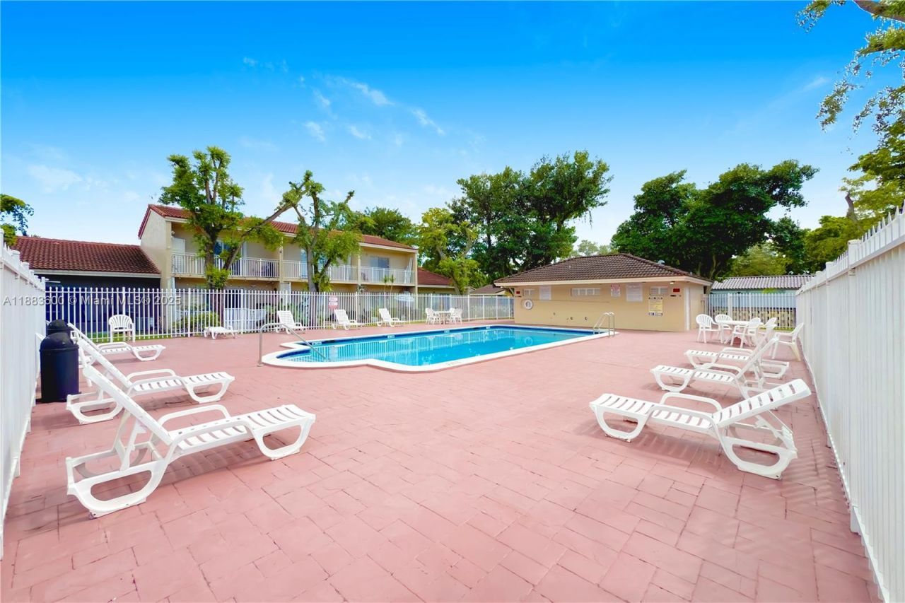 6916 NW 166th Ter, Unit 1204, Miami Lakes, FL 33014 Photo