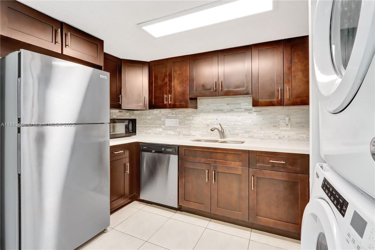 6916 NW 166th Ter, Unit 1204, Miami Lakes, FL 33014 Photo