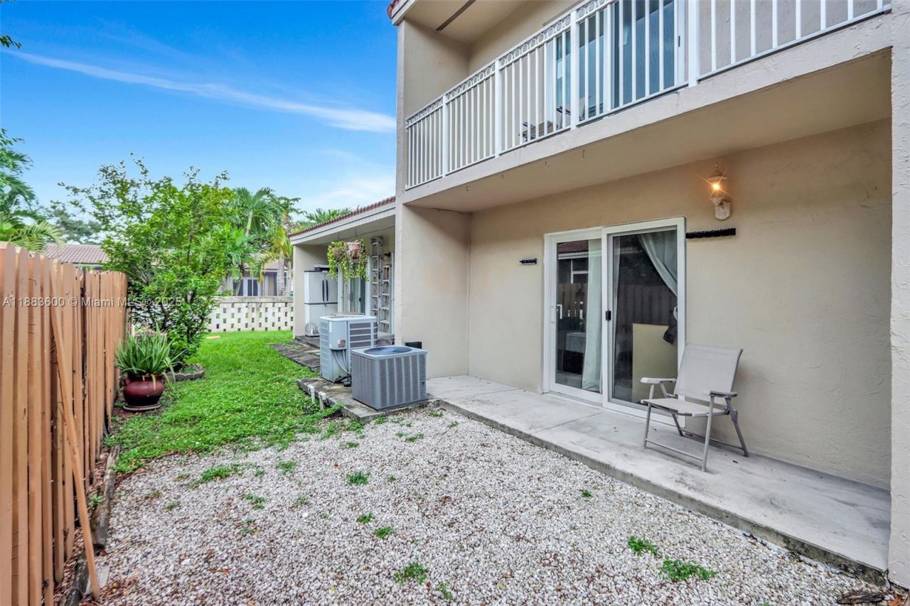 6916 NW 166th Ter, Unit 1204, Miami Lakes, FL 33014 Photo