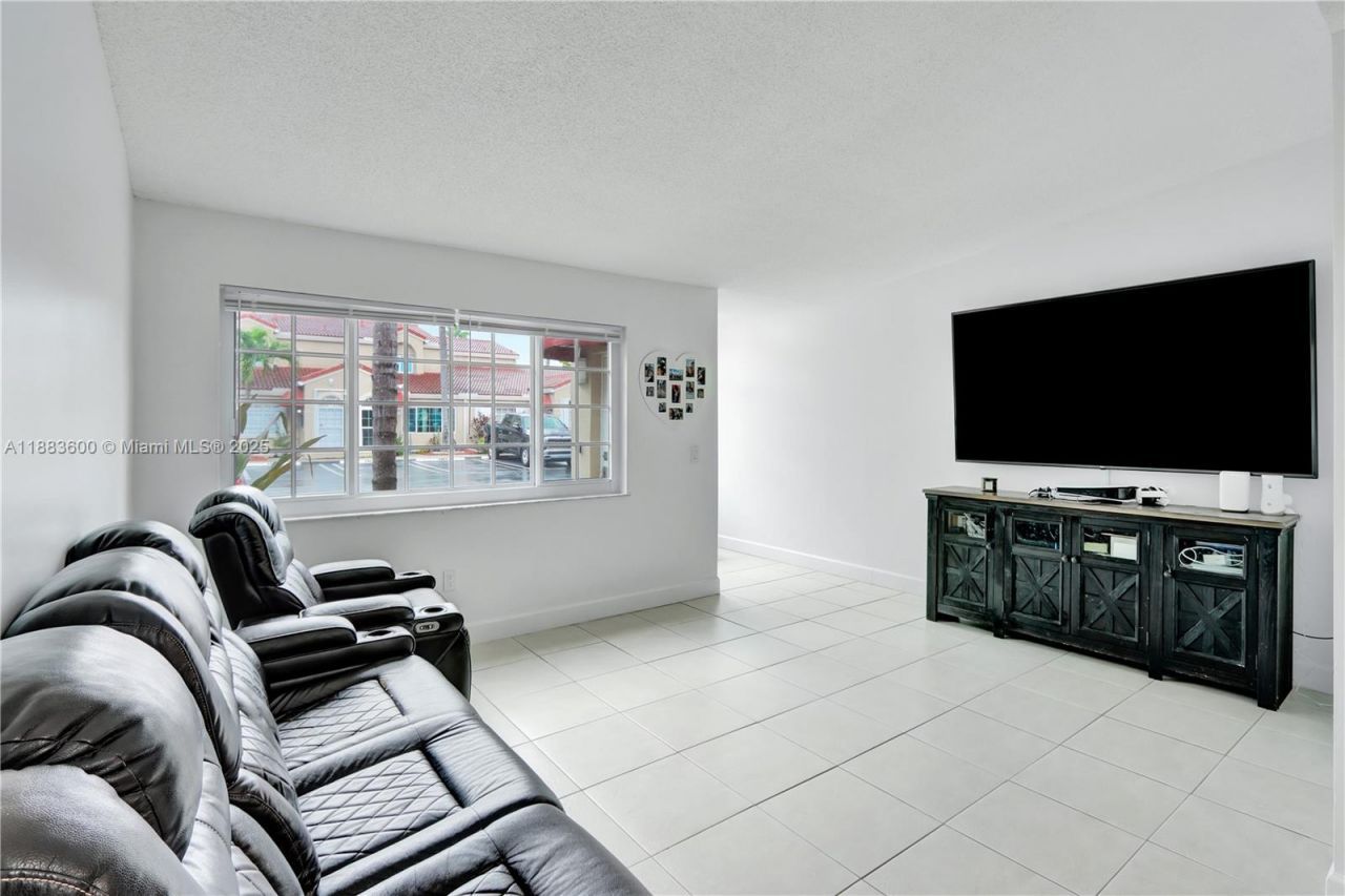 6916 NW 166th Ter, Unit 1204, Miami Lakes, FL 33014 Photo