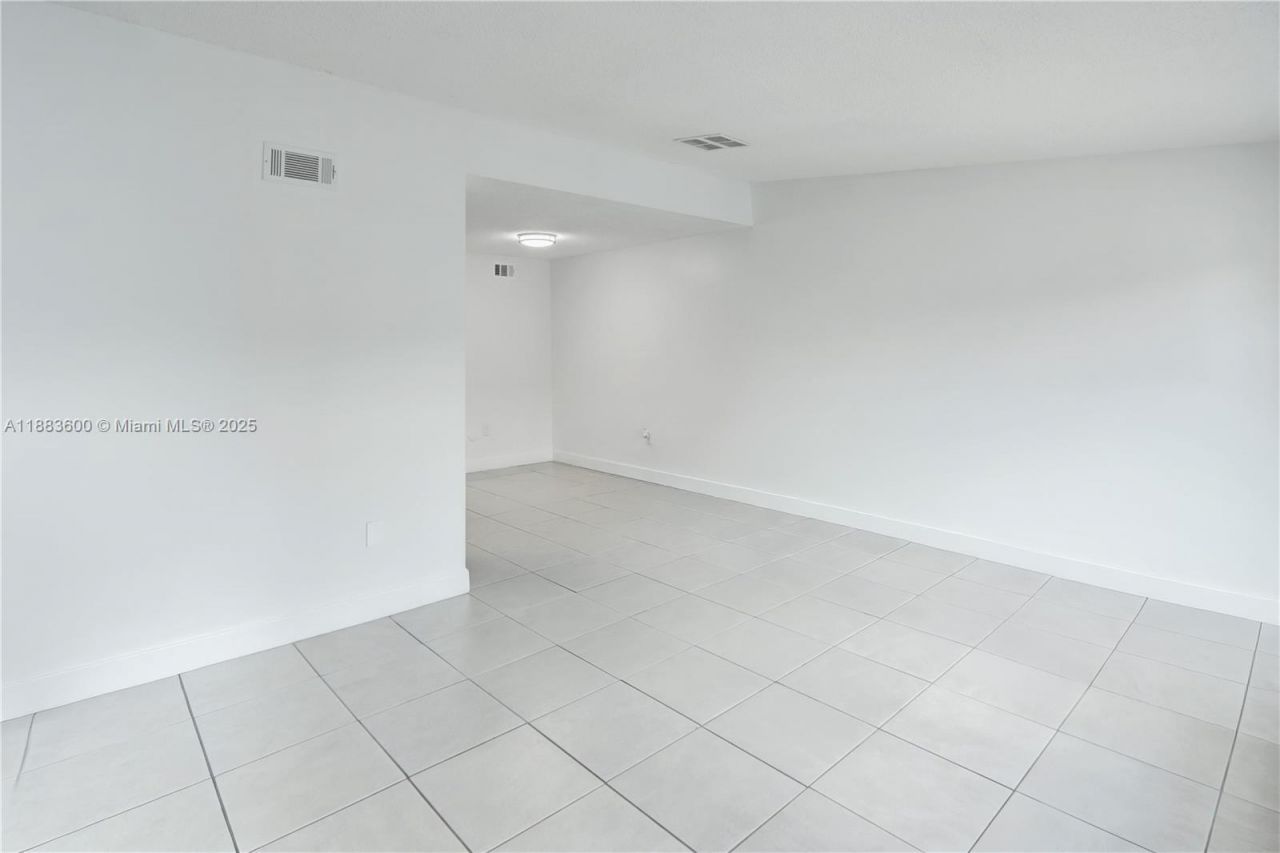 6916 NW 166th Ter, Unit 1204, Miami Lakes, FL 33014 Photo