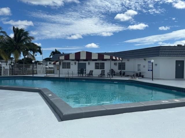 115 NE 202 Terrace, Unit M-21, Miami, FL 33179 Photo