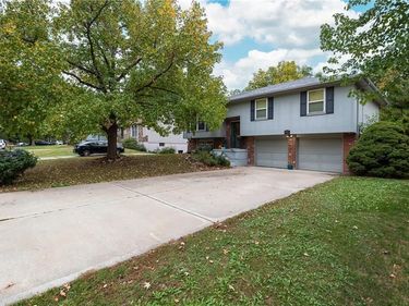 2961 Iva Drive, Independence, MO 64057