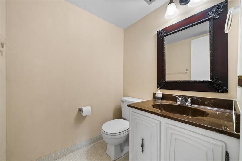 800 Parkview Drive, Unit 625, Hallandale Beach, FL 33009 Photo