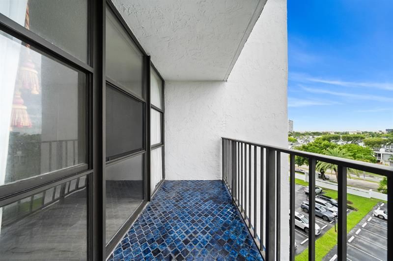 800 Parkview Drive, Unit 625, Hallandale Beach, FL 33009 Photo