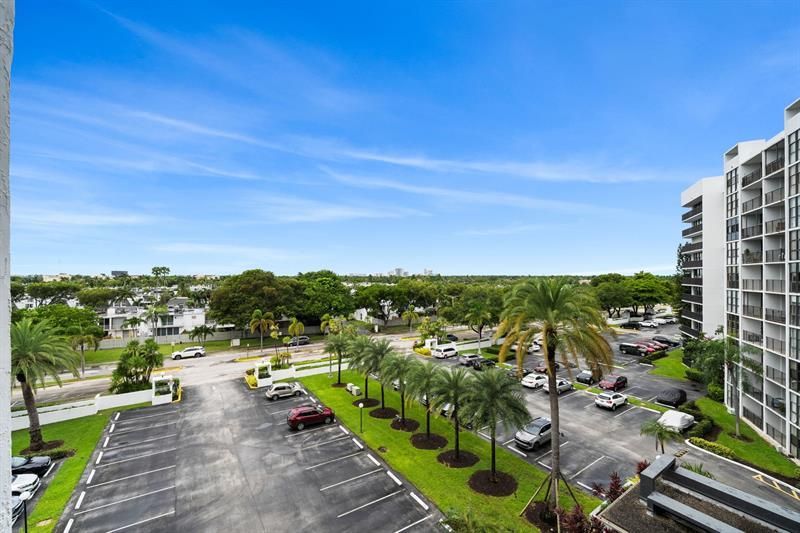800 Parkview Drive, Unit 625, Hallandale Beach, FL 33009 Photo