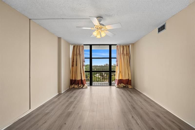 800 Parkview Drive, Unit 625, Hallandale Beach, FL 33009 Photo