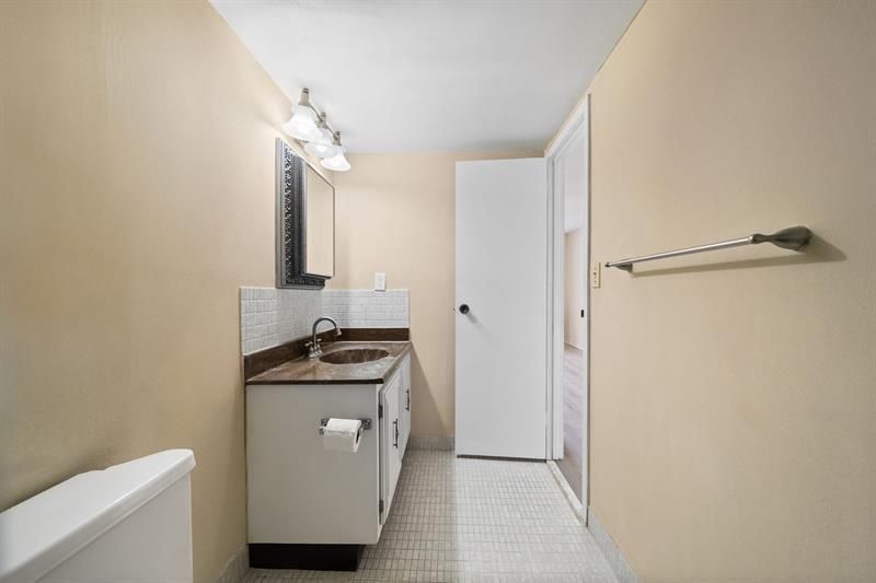 800 Parkview Drive, Unit 625, Hallandale Beach, FL 33009 Photo