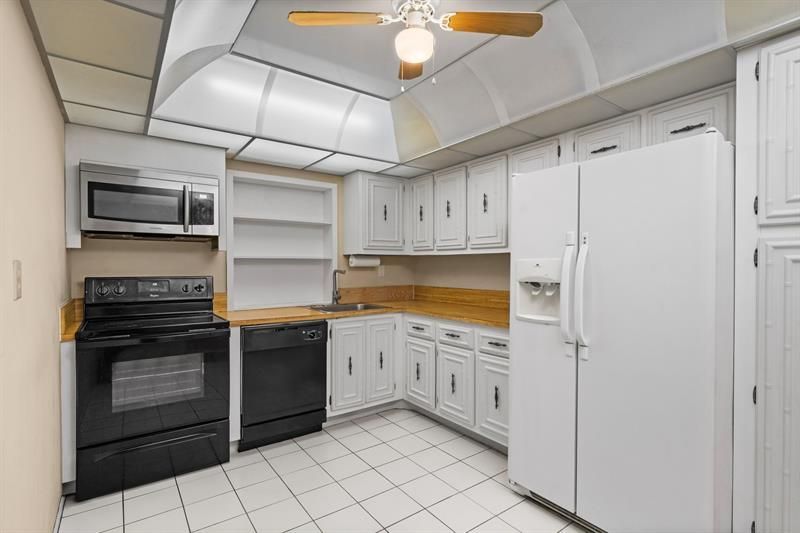 800 Parkview Drive, Unit 625, Hallandale Beach, FL 33009 Photo