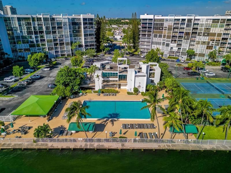 800 Parkview Drive, Unit 625, Hallandale Beach, FL 33009 Photo