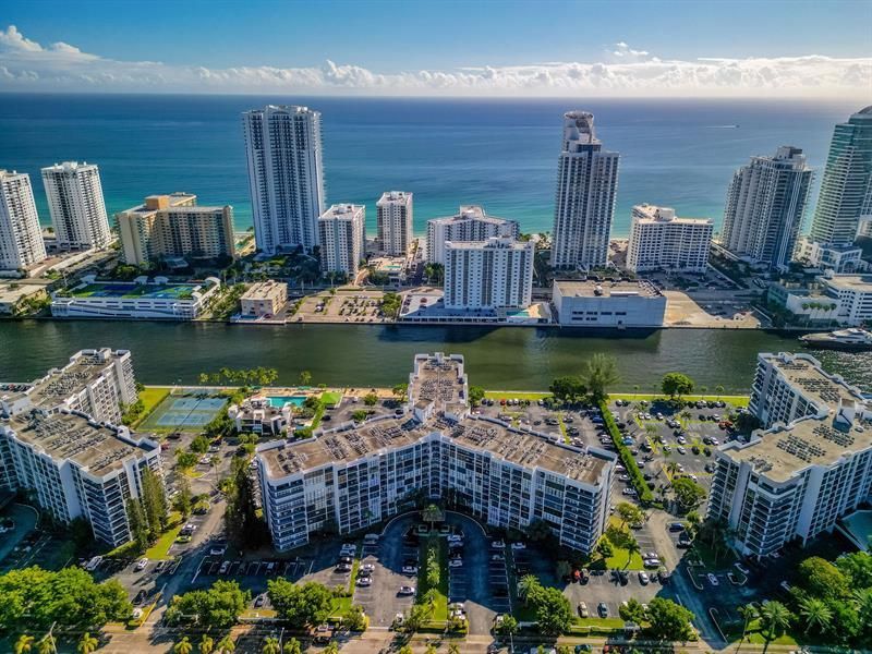 800 Parkview Drive, Unit 625, Hallandale Beach, FL 33009 Photo