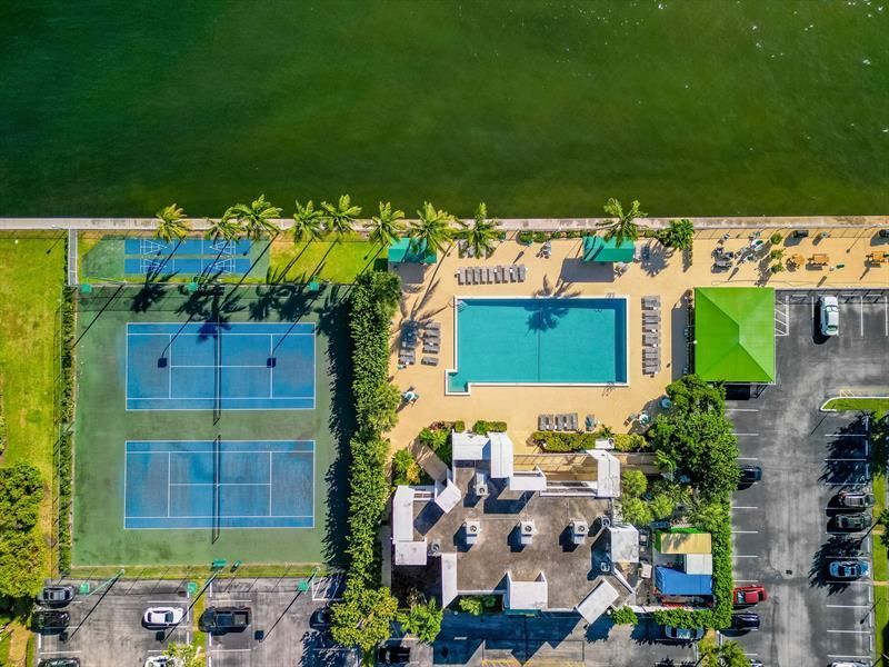 800 Parkview Drive, Unit 625, Hallandale Beach, FL 33009 Photo