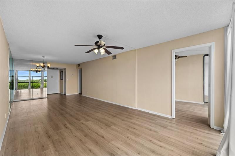 800 Parkview Drive, Unit 625, Hallandale Beach, FL 33009 Photo
