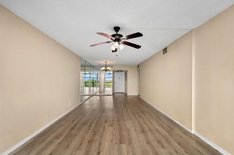 800 Parkview Drive, Unit 625, Hallandale Beach, FL 33009 Photo