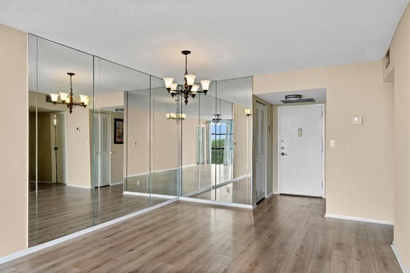 800 Parkview Drive, Unit 625, Hallandale Beach, FL 33009 Photo