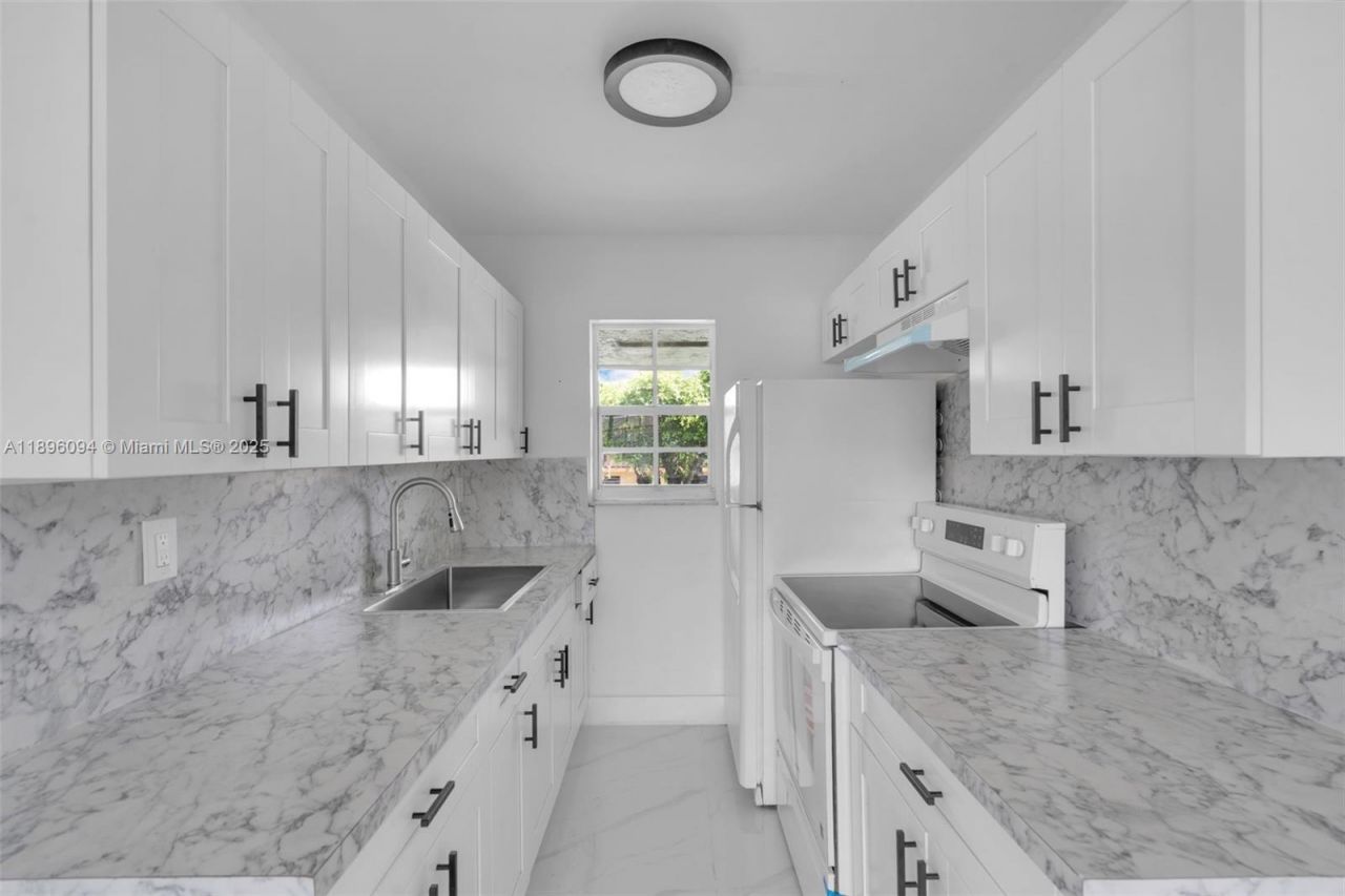 4050 NW 135th St, Unit 21-11, Opa Locka, FL 33054 Photo