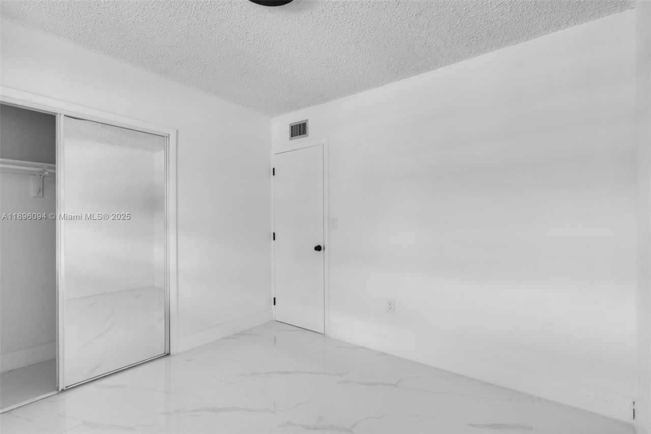4050 NW 135th St, Unit 21-11, Opa Locka, FL 33054 Photo