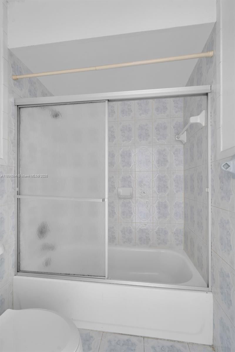 4050 NW 135th St, Unit 21-11, Opa Locka, FL 33054 Photo