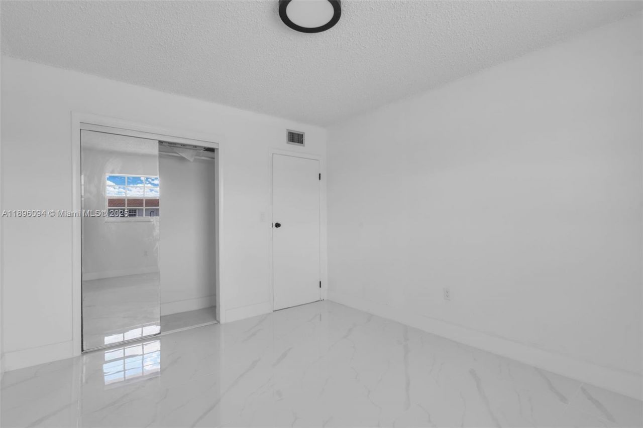 4050 NW 135th St, Unit 21-11, Opa Locka, FL 33054 Photo