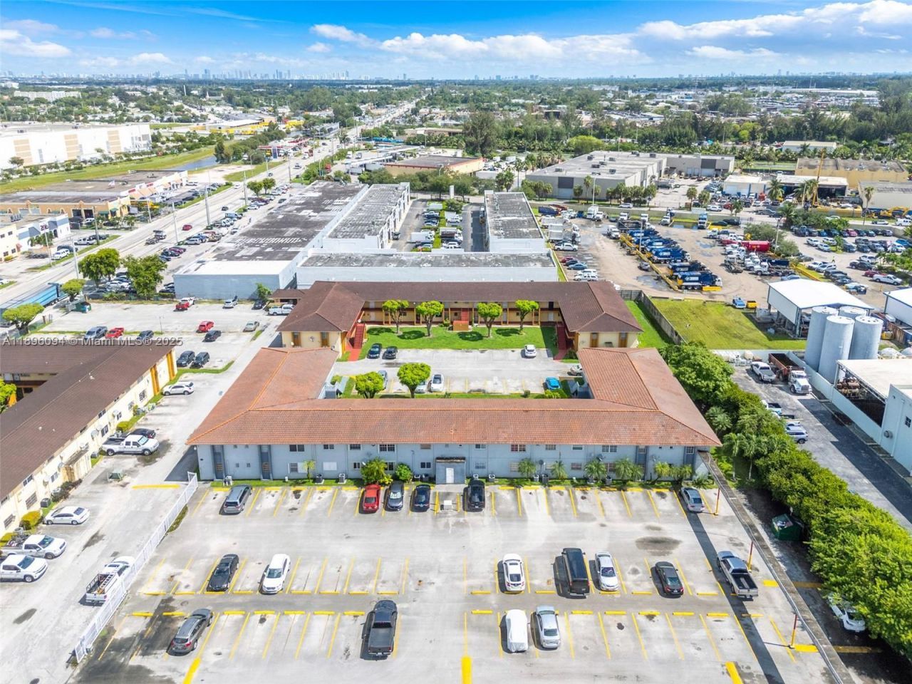 4050 NW 135th St, Unit 21-11, Opa Locka, FL 33054 Photo
