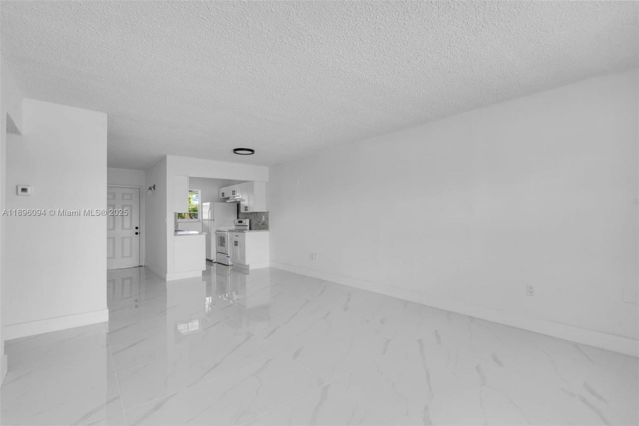 4050 NW 135th St, Unit 21-11, Opa Locka, FL 33054 Photo