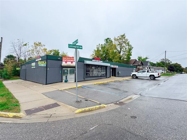 2309 Fenton Road, Flint, MI 48507