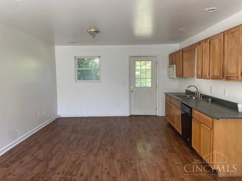 112 W Leslie Avenue, Woodlawn, OH 45215 Photo 2