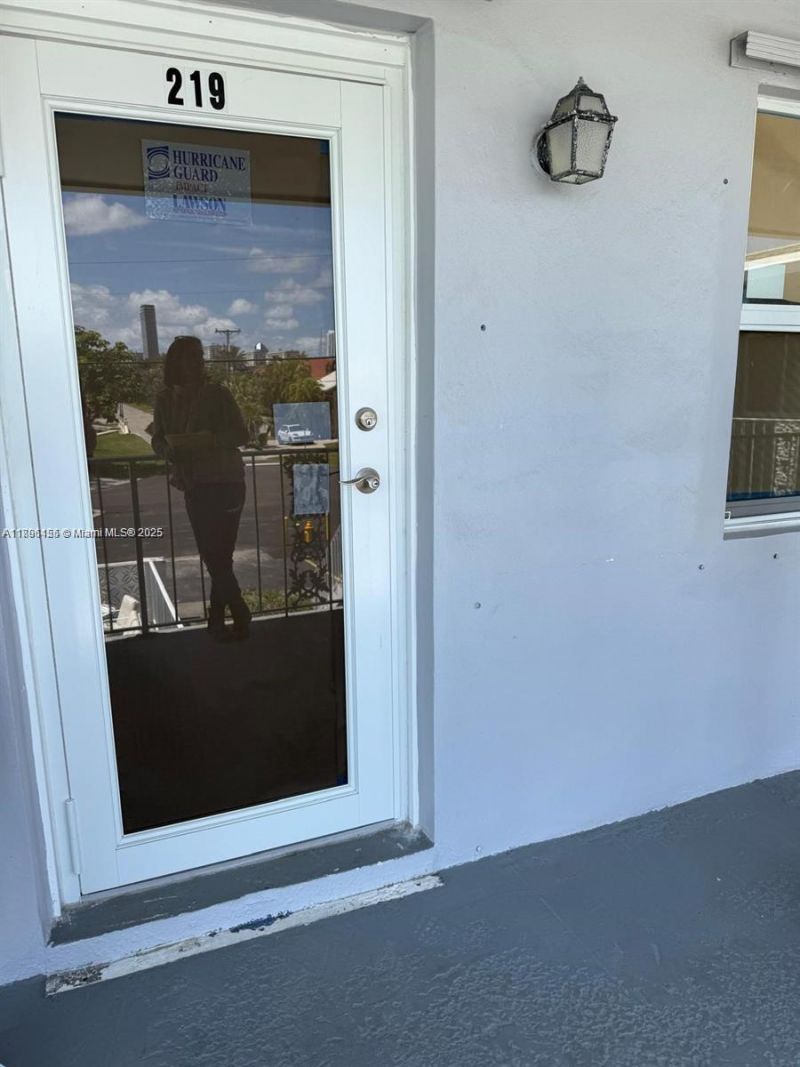 630 Layne Blvd, Unit 219, Hallandale Beach, FL 33009 Photo