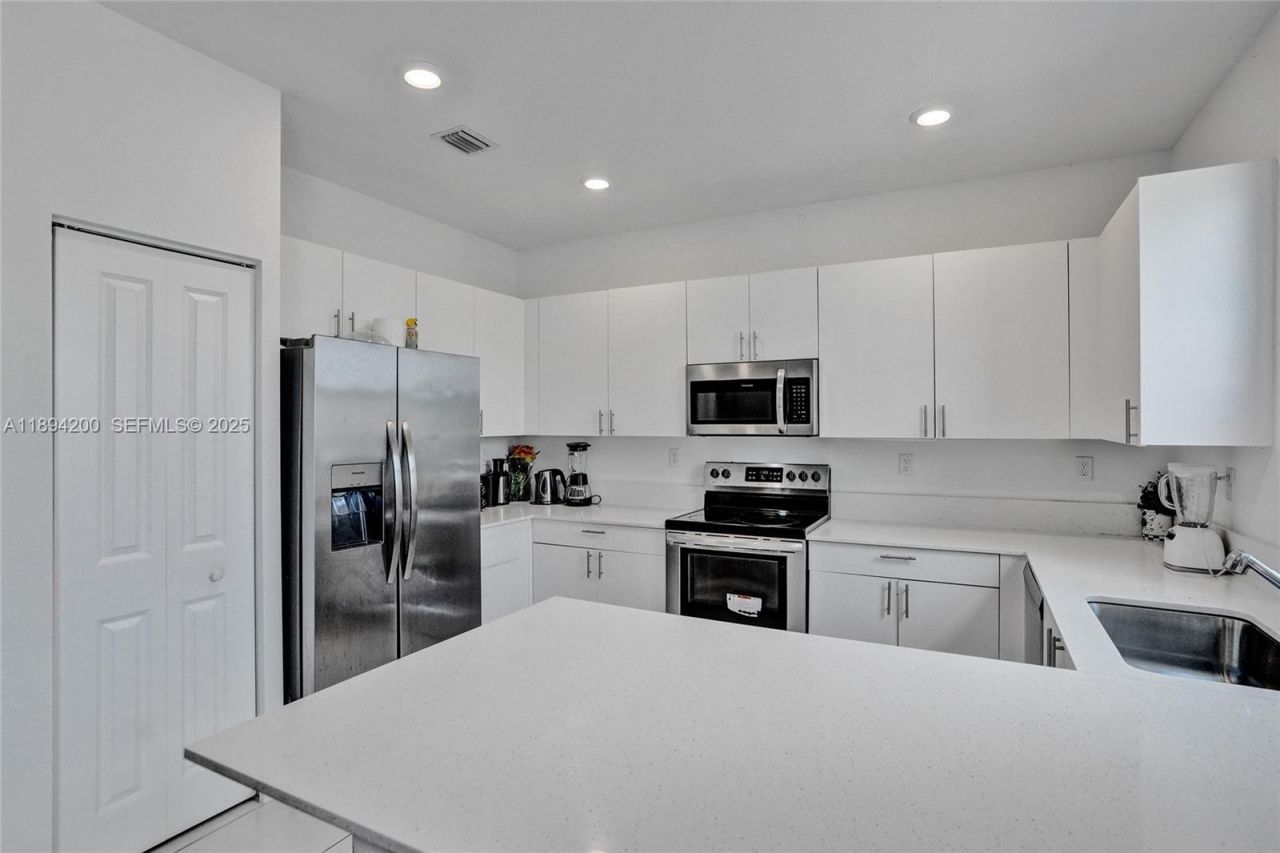 411 NW 204th St, Miami Gardens, FL 33169 Photo