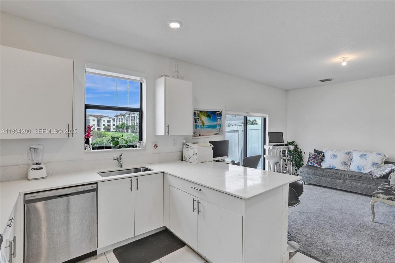 411 NW 204th St, Miami Gardens, FL 33169 Photo