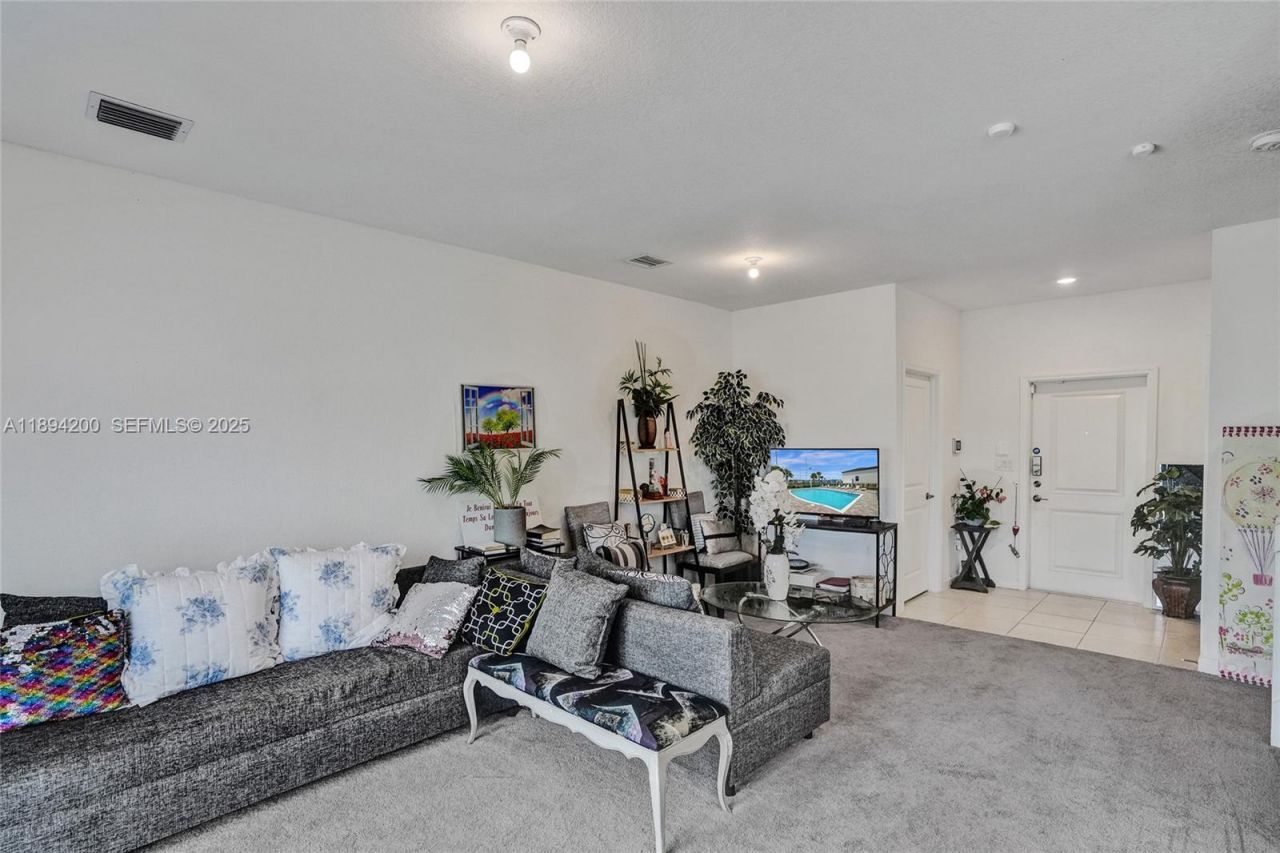 411 NW 204th St, Miami Gardens, FL 33169 Photo