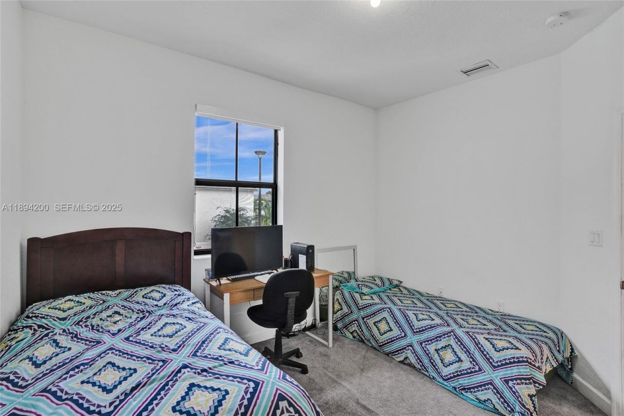 411 NW 204th St, Miami Gardens, FL 33169 Photo