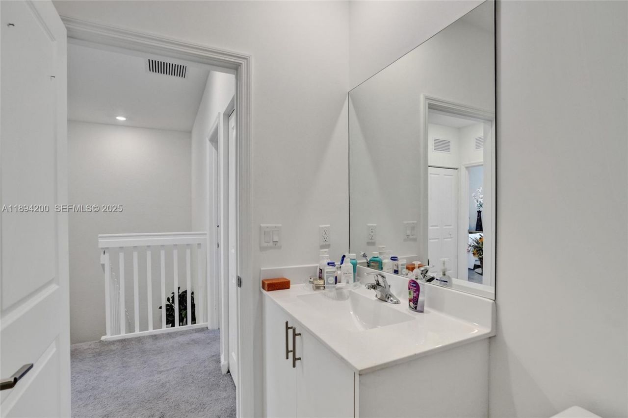 411 NW 204th St, Miami Gardens, FL 33169 Photo