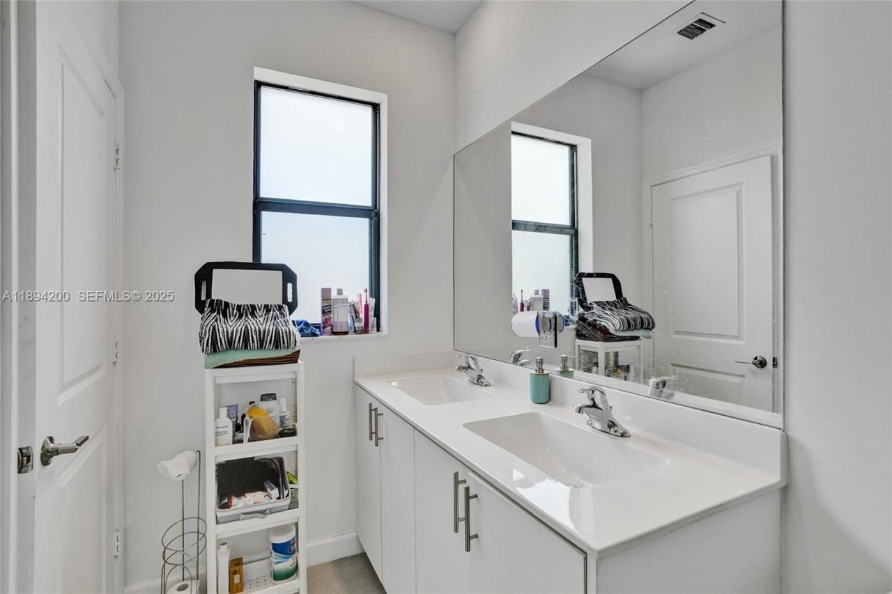 411 NW 204th St, Miami Gardens, FL 33169 Photo