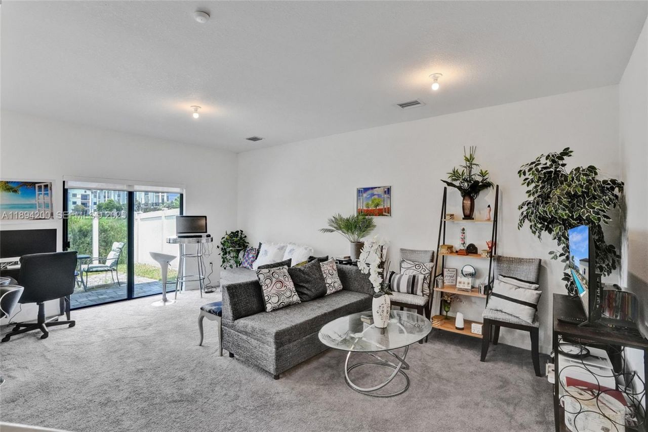 411 NW 204th St, Miami Gardens, FL 33169 Photo