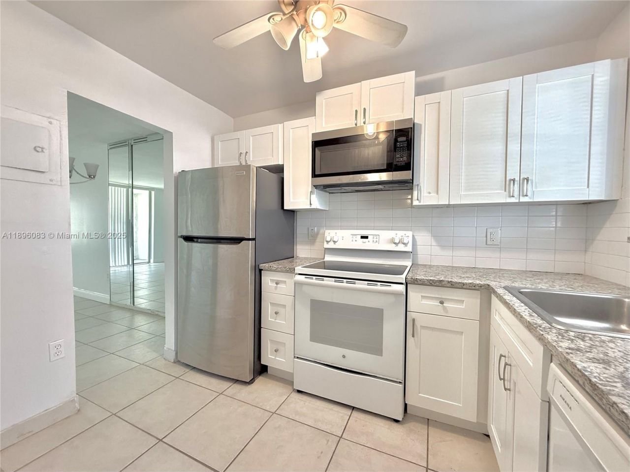 8450 Sunrise Lakes Blvd, Unit 111, Sunrise, FL 33322 Photo