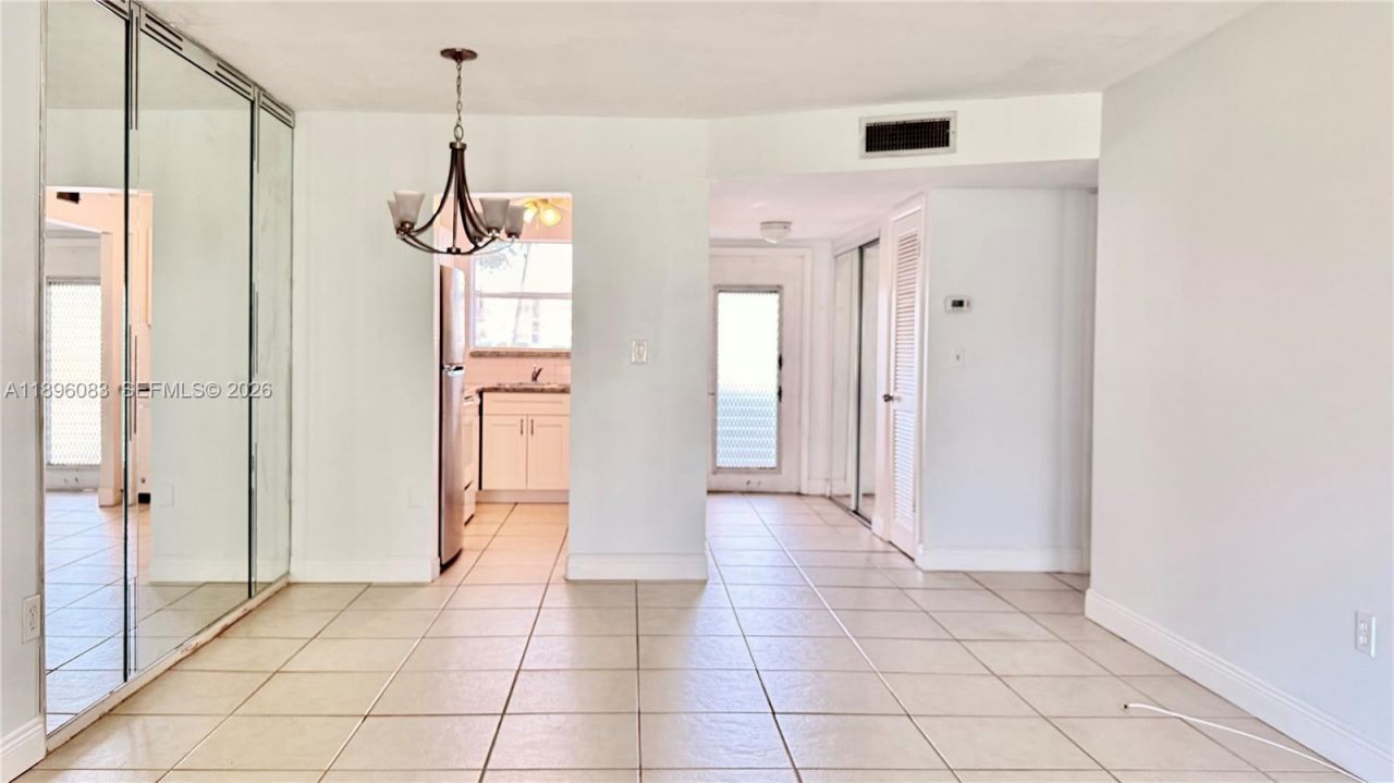 8450 Sunrise Lakes Blvd, Unit 111, Sunrise, FL 33322 Photo