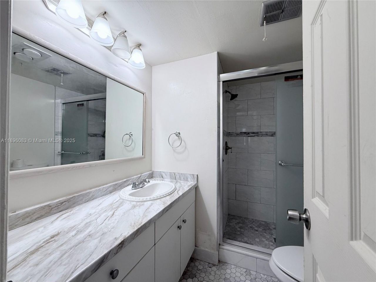 8450 Sunrise Lakes Blvd, Unit 111, Sunrise, FL 33322 Photo