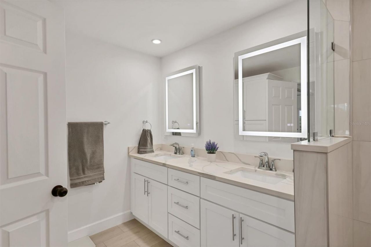 5408 Eagles Point Circle, Unit 102, Sarasota, FL 34231 Photo