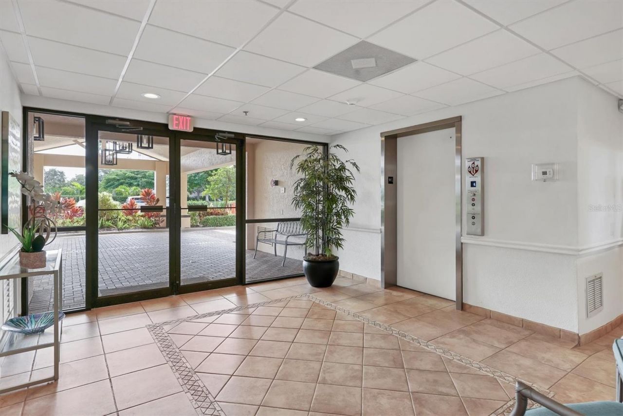 5408 Eagles Point Circle, Unit 102, Sarasota, FL 34231 Photo