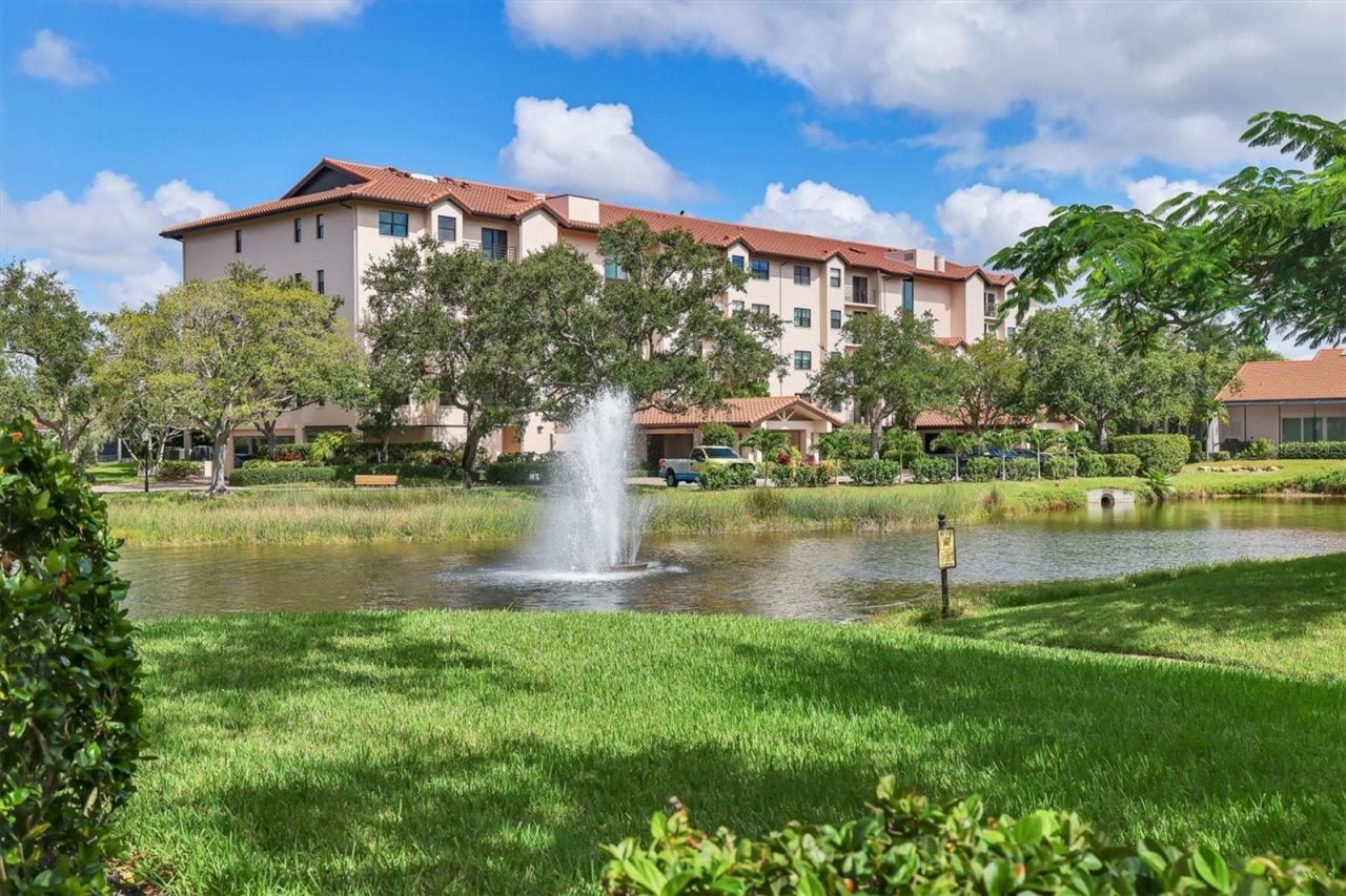 5408 Eagles Point Circle, Unit 102, Sarasota, FL 34231 Photo