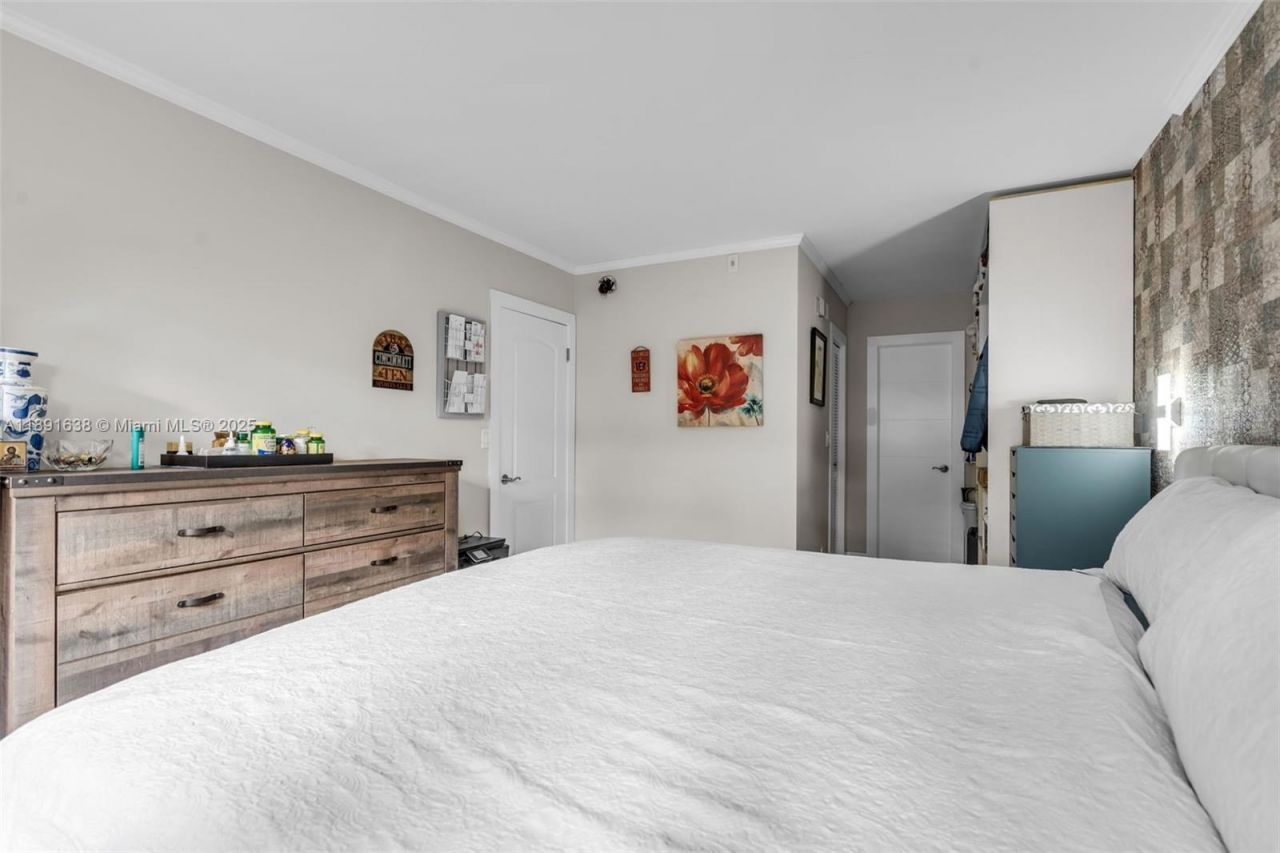 1000 Hillcrest Ct, Unit 207, Hollywood, FL 33021 Photo