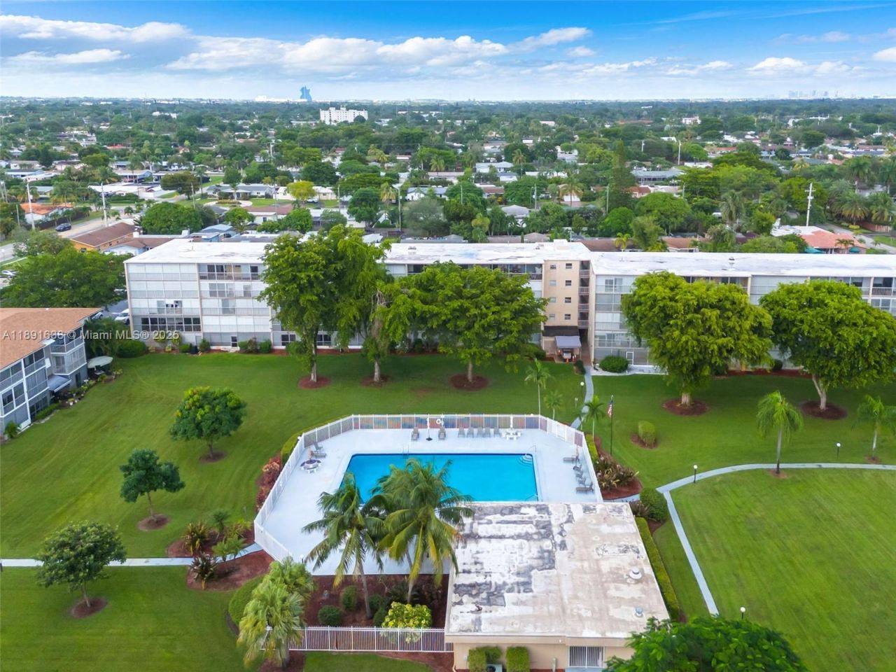 1000 Hillcrest Ct, Unit 207, Hollywood, FL 33021 Photo