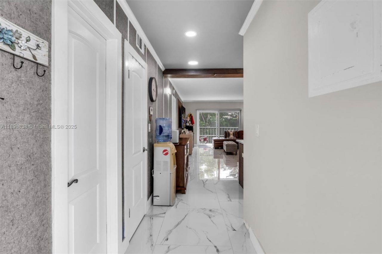 1000 Hillcrest Ct, Unit 207, Hollywood, FL 33021 Photo