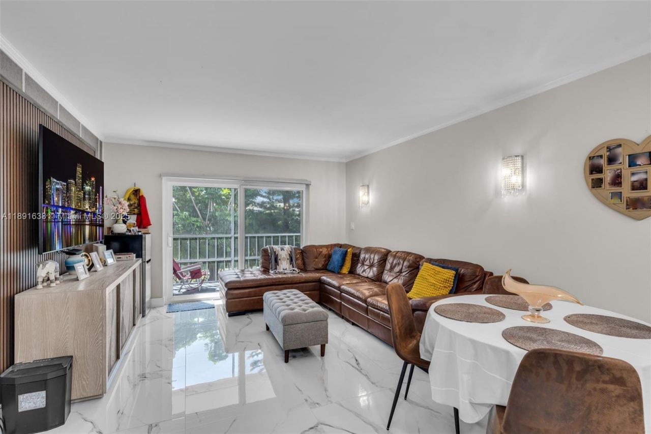 1000 Hillcrest Ct, Unit 207, Hollywood, FL 33021 Photo