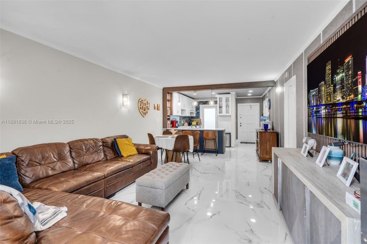 1000 Hillcrest Ct, Unit 207, Hollywood, FL 33021 Photo