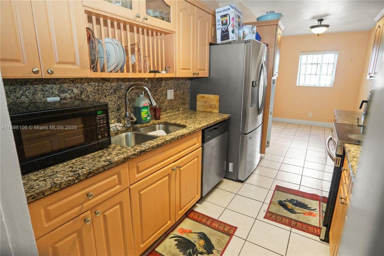 811 NW 196th Ter, Miami Gardens, FL 33169 Photo