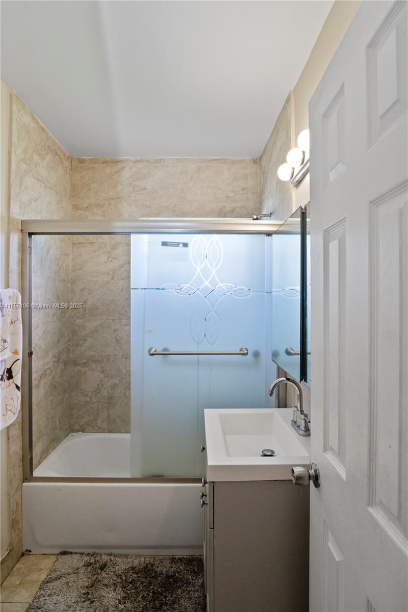 811 NW 196th Ter, Miami Gardens, FL 33169 Photo