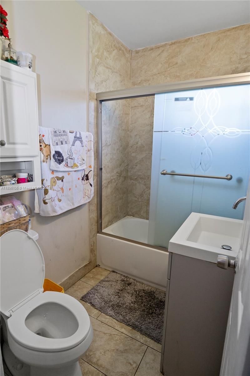 811 NW 196th Ter, Miami Gardens, FL 33169 Photo