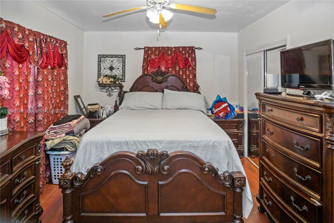 811 NW 196th Ter, Miami Gardens, FL 33169 Photo